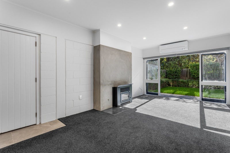 2/158 Papanui Road, Merivale, Christchurch - Carousel 1