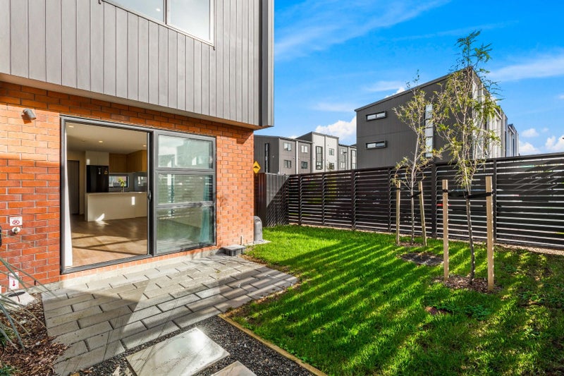 10/60 Selo Street, Glen Eden, Auckland - Carousel 2