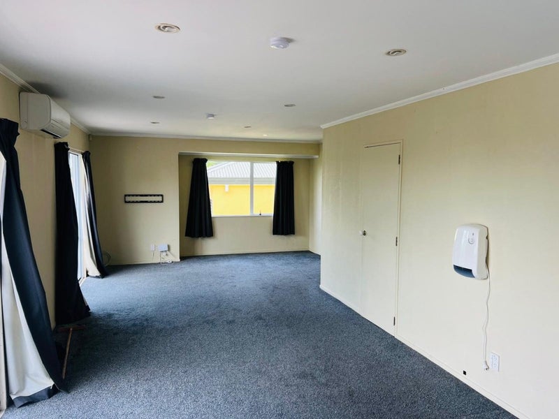 3/10 Lyell Court, Clover Park, Auckland - Carousel 2