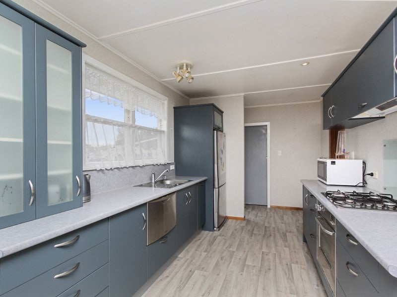 53 Cloten Road, Stratford - Carousel 2
