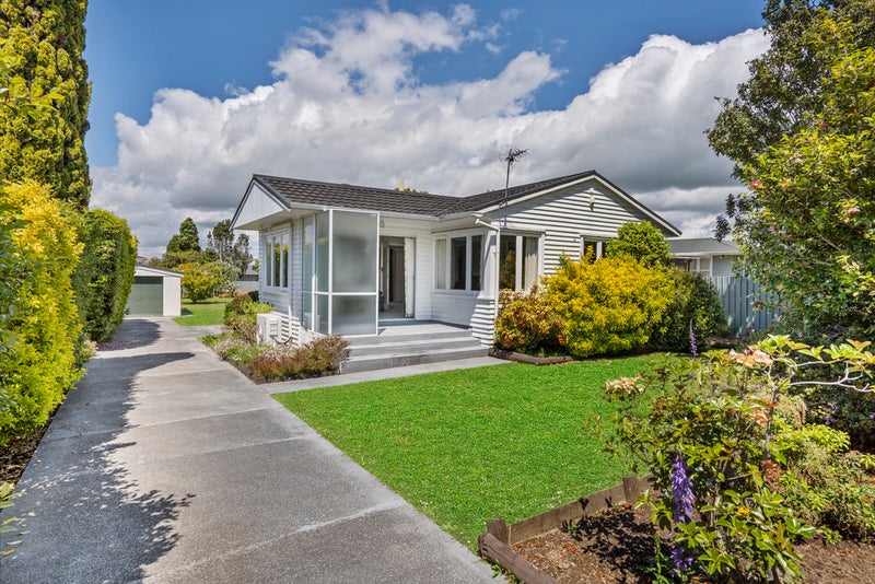 18 Evans Road, Weymouth, Auckland - Carousel 1