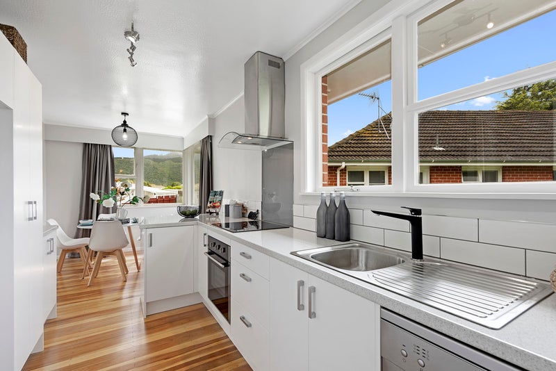 8 Tiwakawaka Grove, Heretaunga, Upper Hutt - Carousel 1