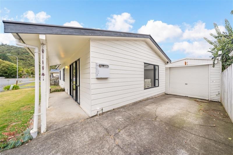 1/1 Glenbrook Grove, Naenae, Lower Hutt - Carousel 2