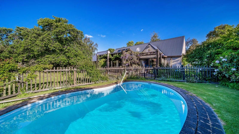 11 Dunrobin Place, Avonhead, Christchurch - Carousel 32