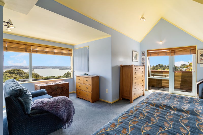 4 Island Bay Road, Beach Haven, Auckland - Carousel 2
