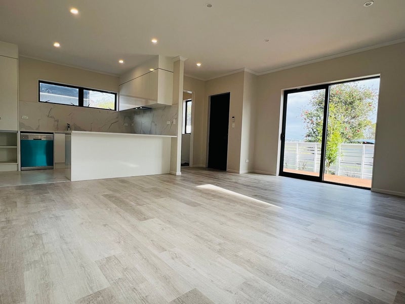 82A Eversleigh Road, Belmont, Auckland - Carousel 2