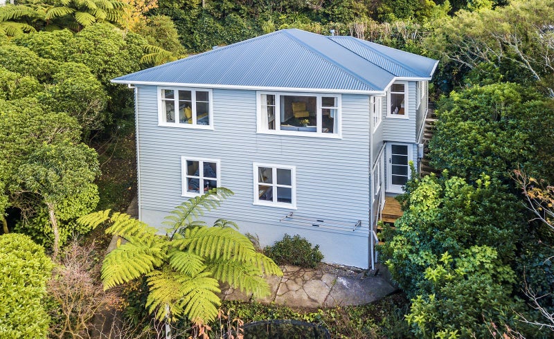 11 Chester Road, Tawa, Wellington - Carousel 1