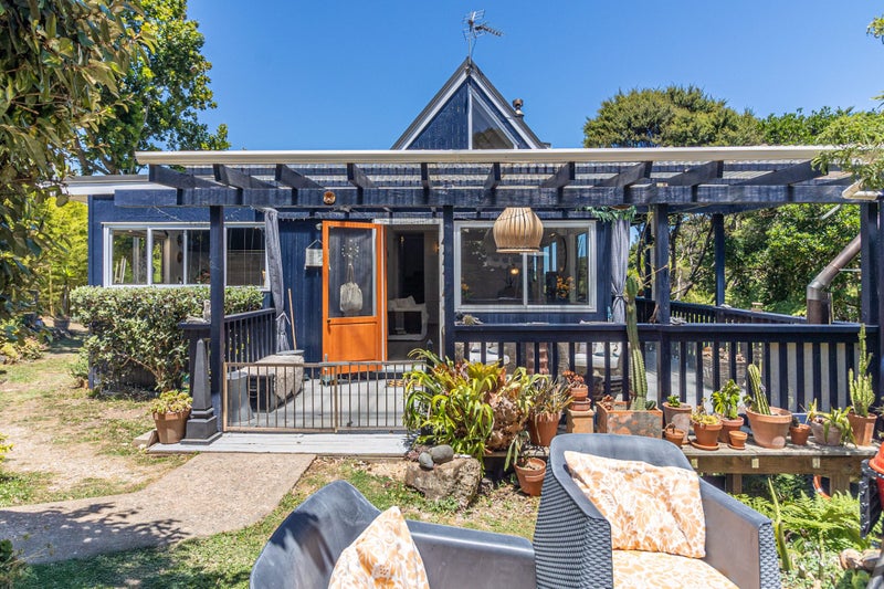 27 Beatty Parade, Surfdale, Waiheke Island - Carousel 2