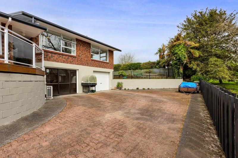 13 Fairbank Avenue, Stratford - Carousel 31