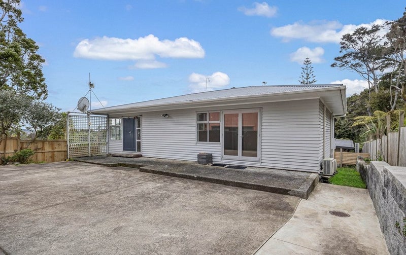 33B Fairmount Road, Titirangi, Auckland - Carousel 1