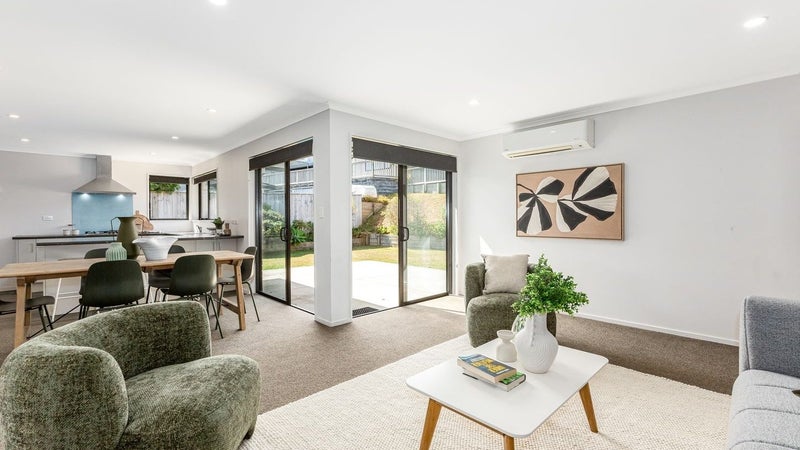 5 Ihakara Arthur Lane, Aotea, Porirua - Carousel 1