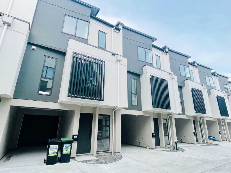 16 Mina Way, Browns Bay, Auckland - Carousel 1