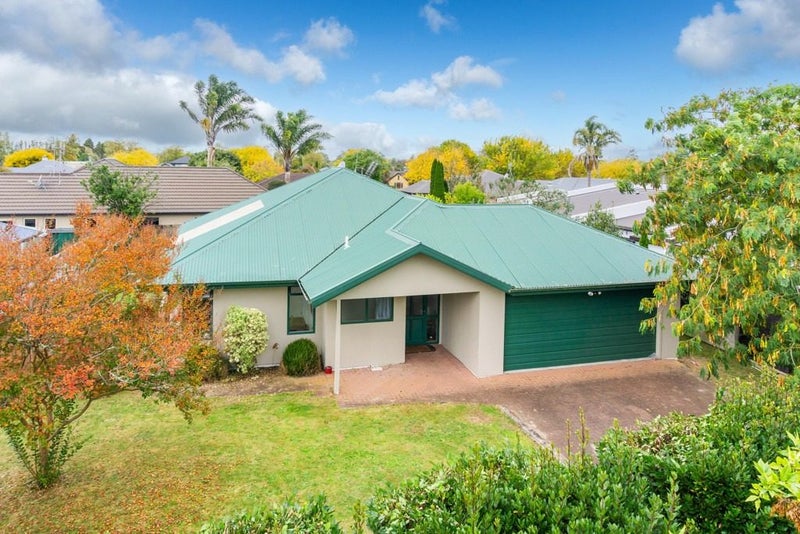 7 Grasmere Court, Huntington, Hamilton - Carousel 2