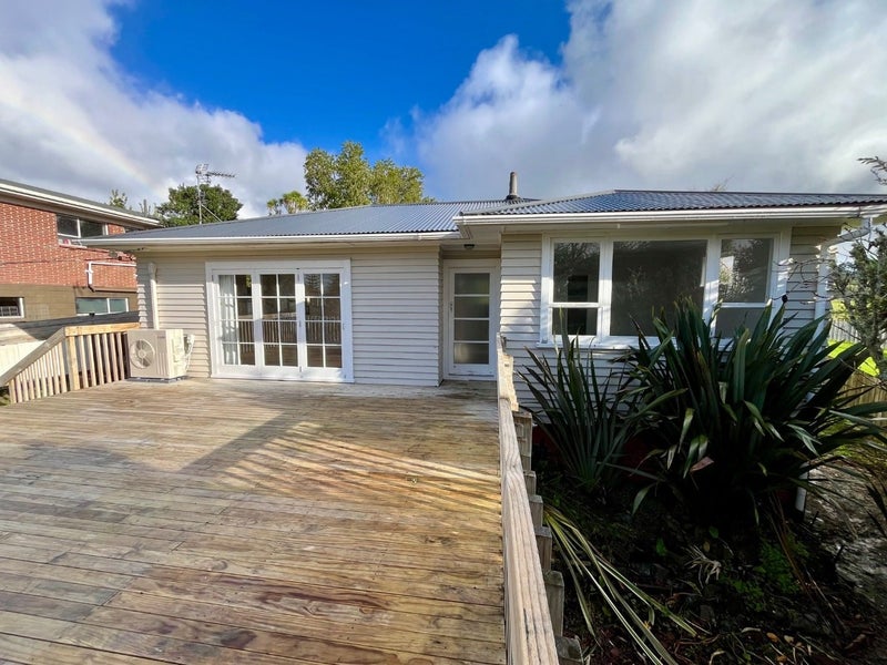 15 Pine Avenue, Henderson, Auckland - Carousel 2