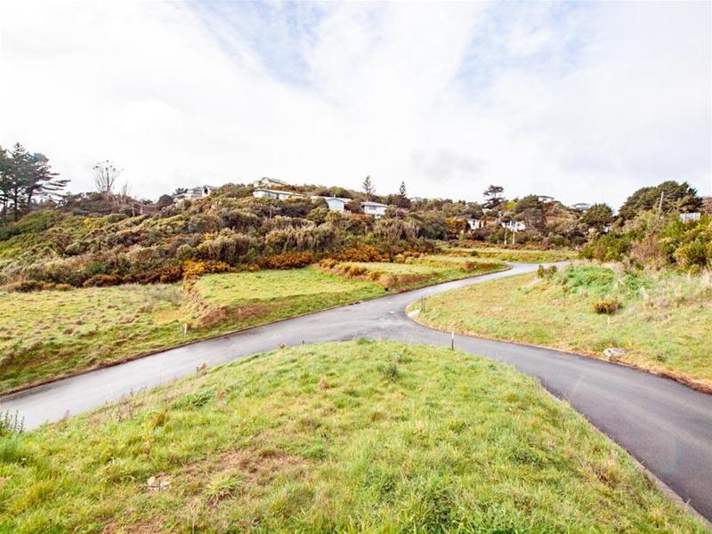 15 Prestbury Grove, Churton Park, Wellington - Carousel 1