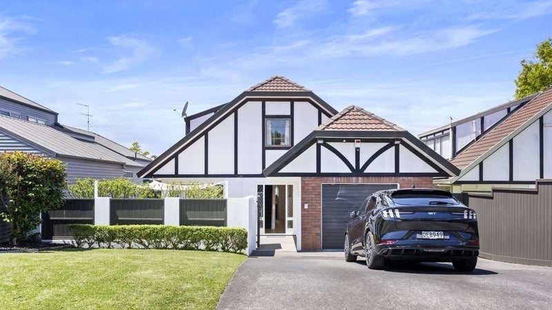 33 Kerswill Place, Pakuranga, Auckland - Carousel 1