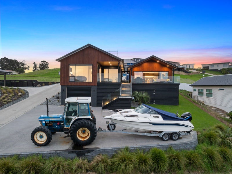 4 Aquarius Lane, Langs Beach, Waipu - Carousel 1