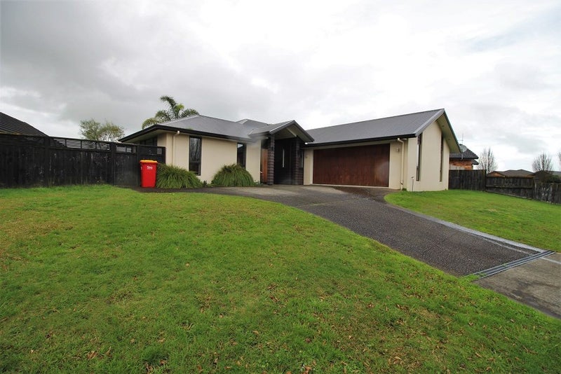 99 St James Drive, Huntington, Hamilton - Carousel 1