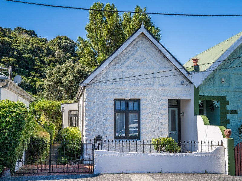 45 Riddlers Crescent, Petone, Lower Hutt - Carousel 1