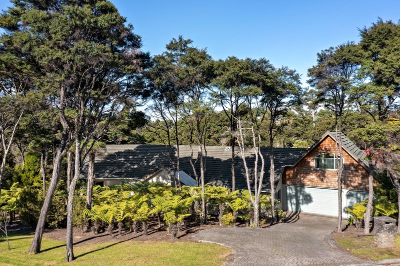 51 Staincross Street, Green Bay, Auckland - Carousel 1