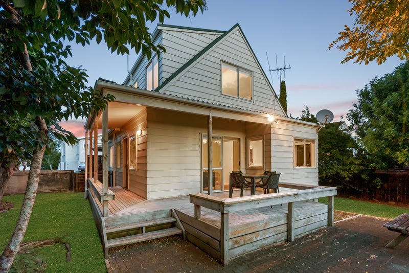 82A School Road, Morningside, Auckland - Carousel 1