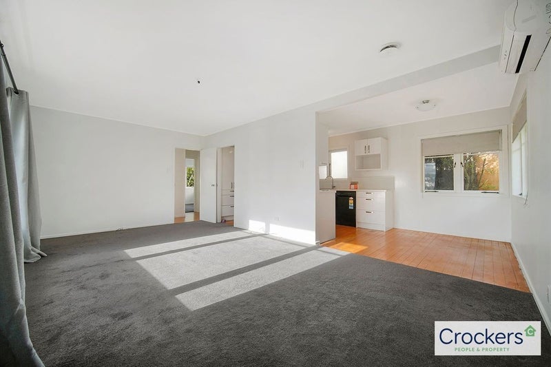 21 Amberley Avenue, Te Atatu South, Auckland - Carousel 1