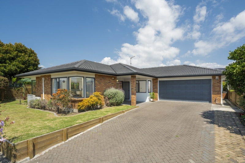 14 Meadowviews Drive, Welcome Bay, Tauranga - Carousel 1