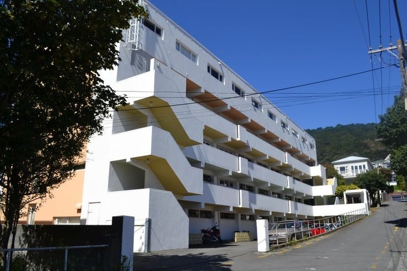 12/4 Claremont Grove, Mount Victoria, Wellington - Carousel 13