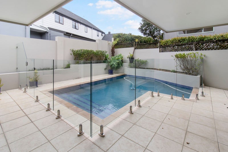 2/1 Te Akau Crescent, Bucklands Beach, Auckland - Carousel 18