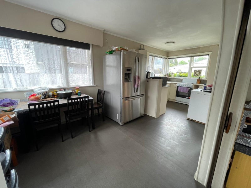 10 Beaumont Street, Hamilton East, Hamilton - Carousel 2