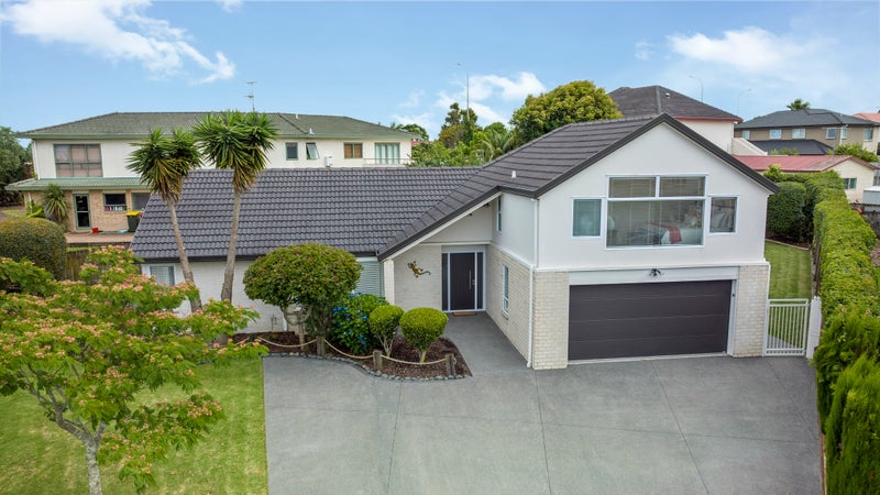 8 Delray Place, Shamrock Park, Auckland - Carousel 2