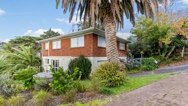 18 Vienna Place, Birkenhead, Auckland - Carousel 1