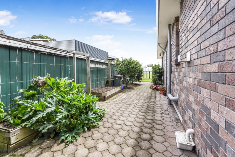 23 Kelvin Place, Hamilton East, Hamilton - Carousel 22