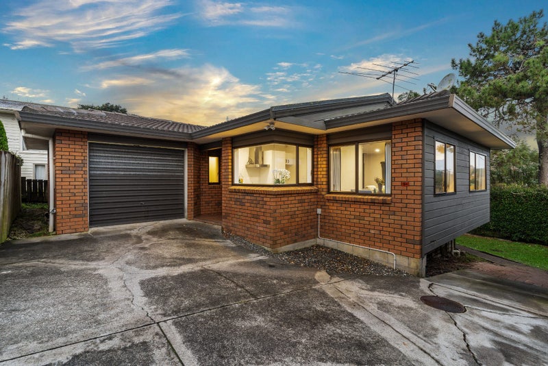 2/9 Varlene Terrace, Forrest Hill, North Shore City - Carousel 1