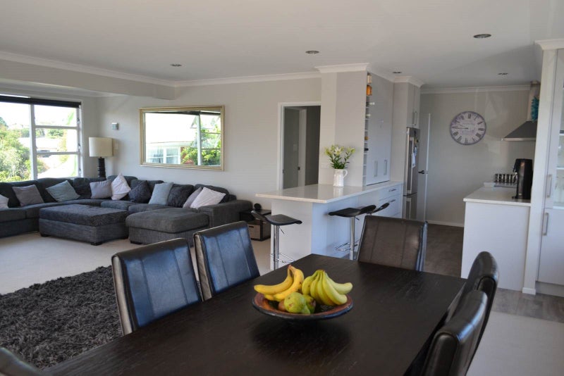 33 Mcintyre Road, Mangere Bridge, Auckland - Carousel 1