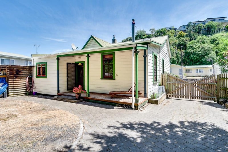 21 Chaucer Road South, Hospital Hill, Napier - Carousel 2