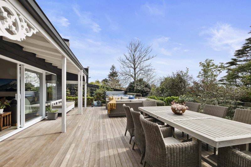 10A Sequoia Grove, Merrilands, New Plymouth - Carousel 2