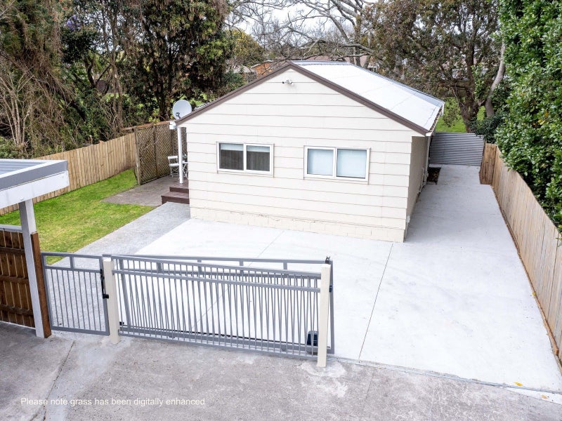 9B Waterfront Road, Mangere Bridge, Auckland - Carousel 1