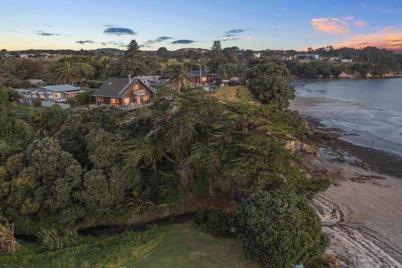 24 Miami Avenue, Surfdale, Waiheke Island - Carousel 2