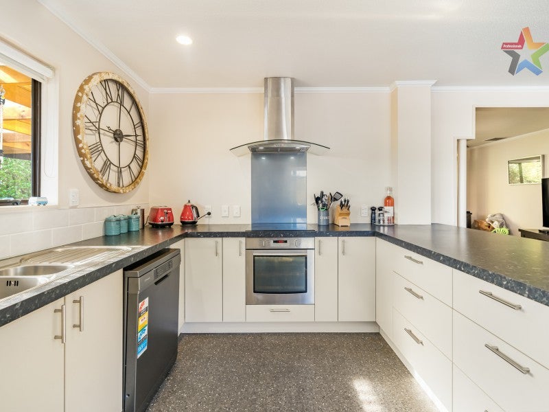 11 Northcote Street, Wainuiomata, Lower Hutt - Carousel 2