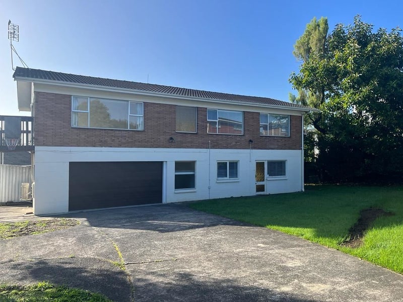 9 La Perouse Street, Botany Downs, Auckland - Carousel 2