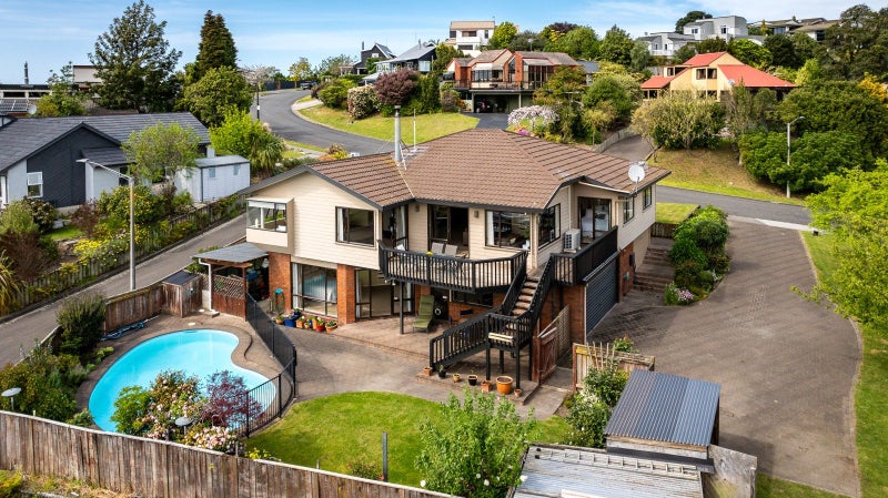 41 Churchill Drive, Taradale, Napier - Carousel 1
