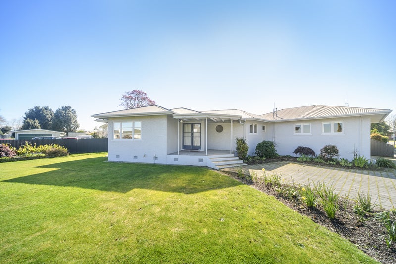 2 Duna Place, Takaro, Palmerston North - Carousel 1