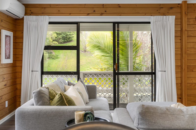 50 Topliss Drive, Northcross, Auckland - Carousel 2