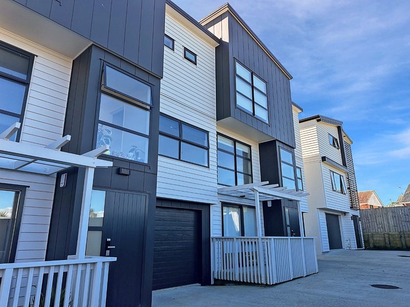 42D Farringdon Street, Glen Innes, Auckland - Carousel 1