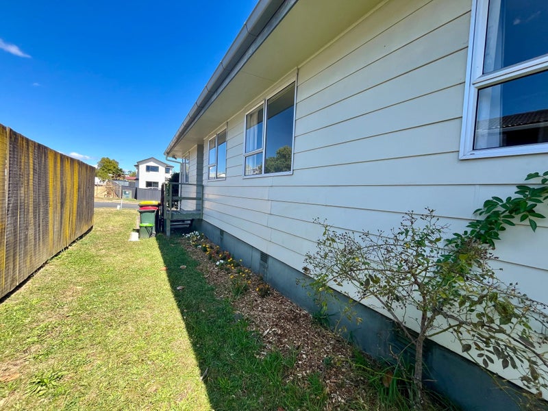 77 Lewisham Street, Highland Park, Auckland - Carousel 20