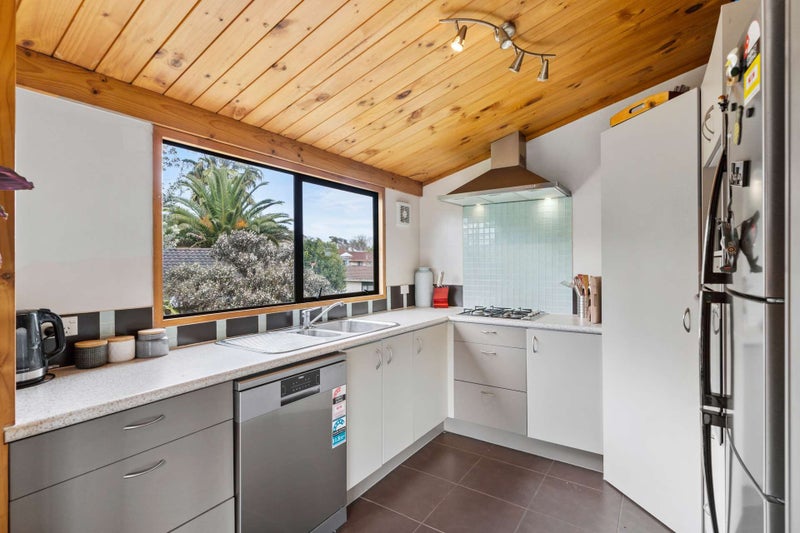 9 Destino Court, Conifer Grove, Takanini - Carousel 2