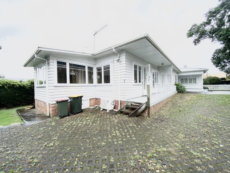 38 Botany Road, Botany Downs, Auckland - Carousel 13