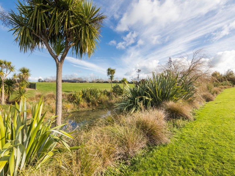 63 Hartwell Drive, Kelvin Grove, Palmerston North - Carousel 26