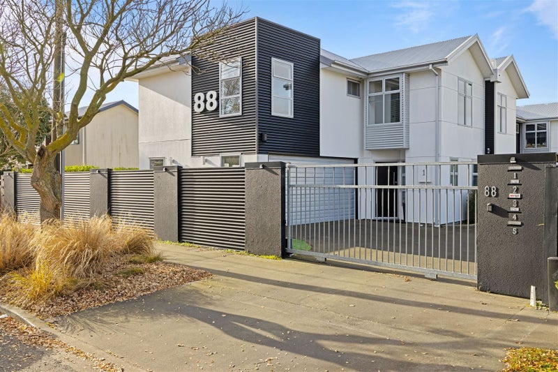 2/88 Mathesons Road, Phillipstown, Christchurch - Carousel 1